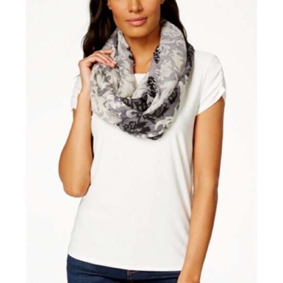 Cejon Stripe Damask Infinity Loop, Retail $28.00 - Picture 2 of 6